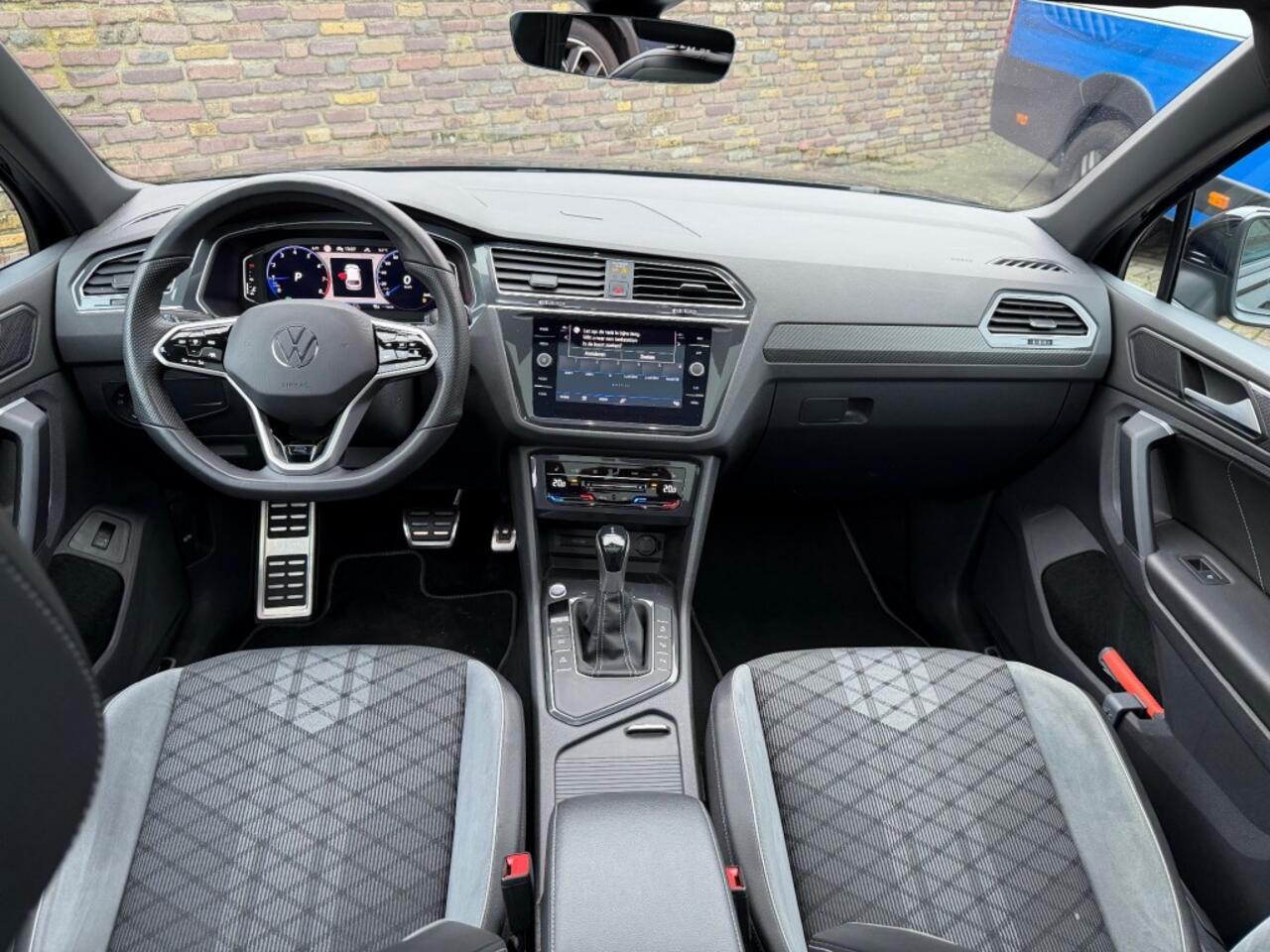 Volkswagen TIGUAN 1.5 TSI Automaat R-Line Black Style Panodak 20 Inch