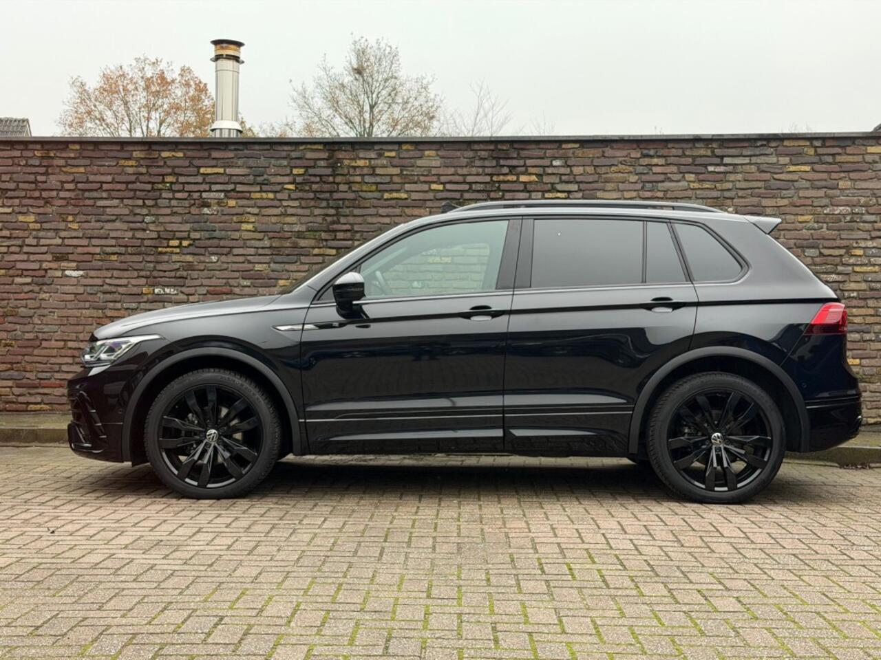 Volkswagen TIGUAN 1.5 TSI Automaat R-Line Black Style Panodak 20 Inch