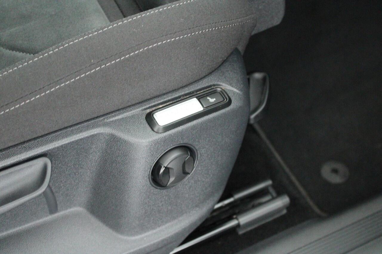 Volkswagen TIGUAN 1.5 TSI 150pk DSG Life Business Trekhaak Camera Keyless Virtual Cockpit Stoelverwarming Massage Navigatie