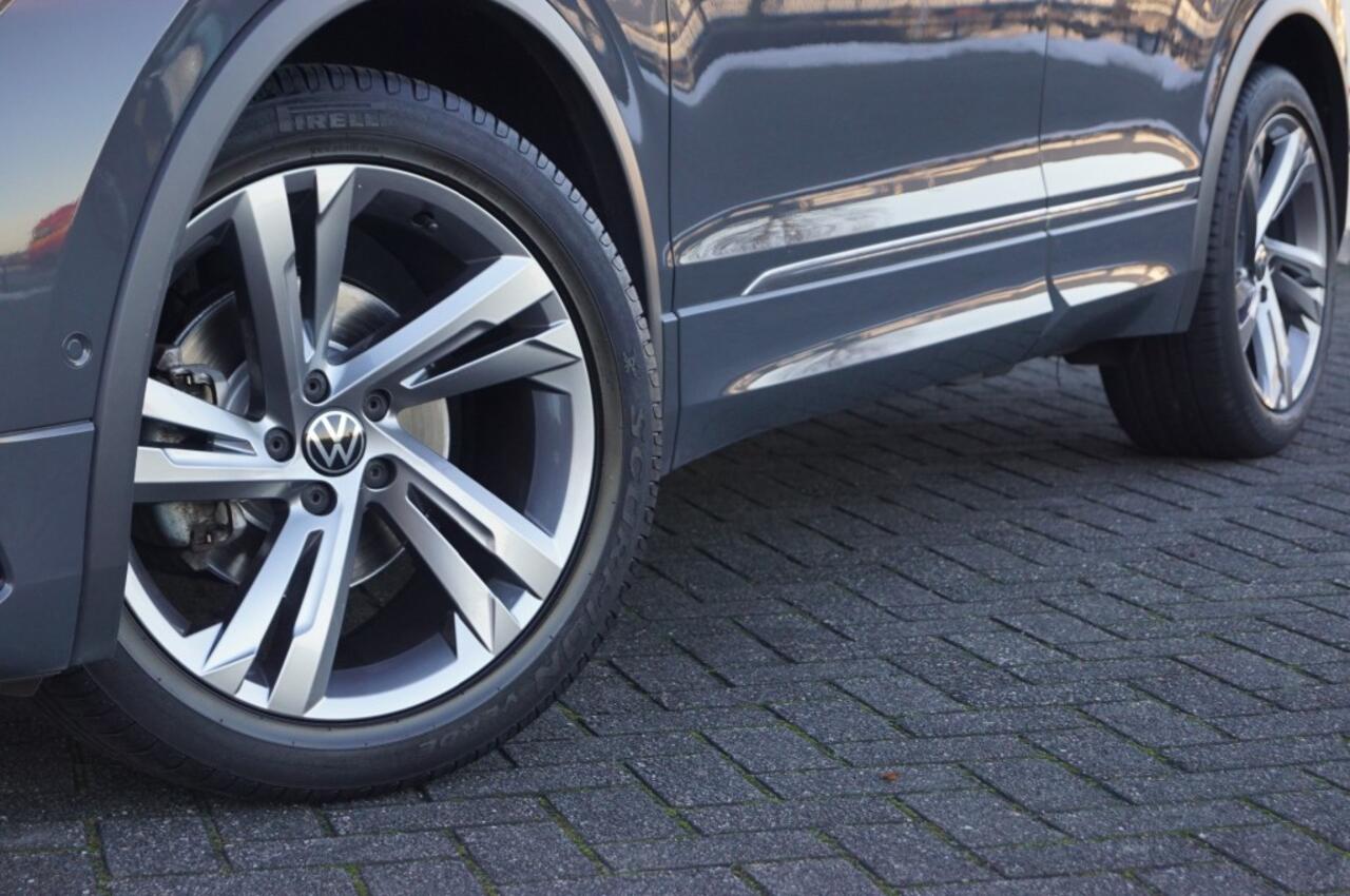 Volkswagen TIGUAN 1.5 TSI DSG R-Line / Leer /elekt. stoelen/ Panodak / IQ Led Matrix / Camera/ App-Connect