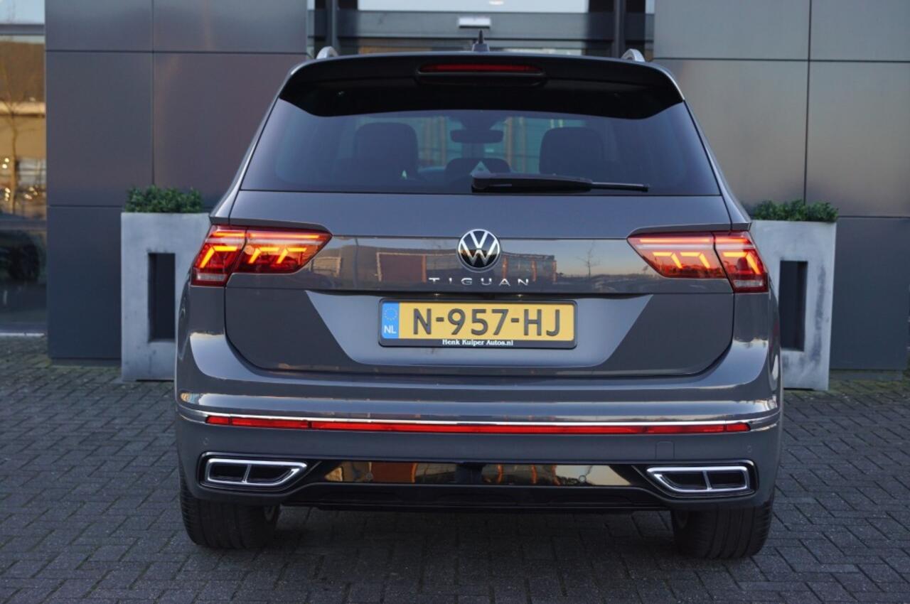 Volkswagen TIGUAN 1.5 TSI DSG R-Line / Leer /elekt. stoelen/ Panodak / IQ Led Matrix / Camera/ App-Connect