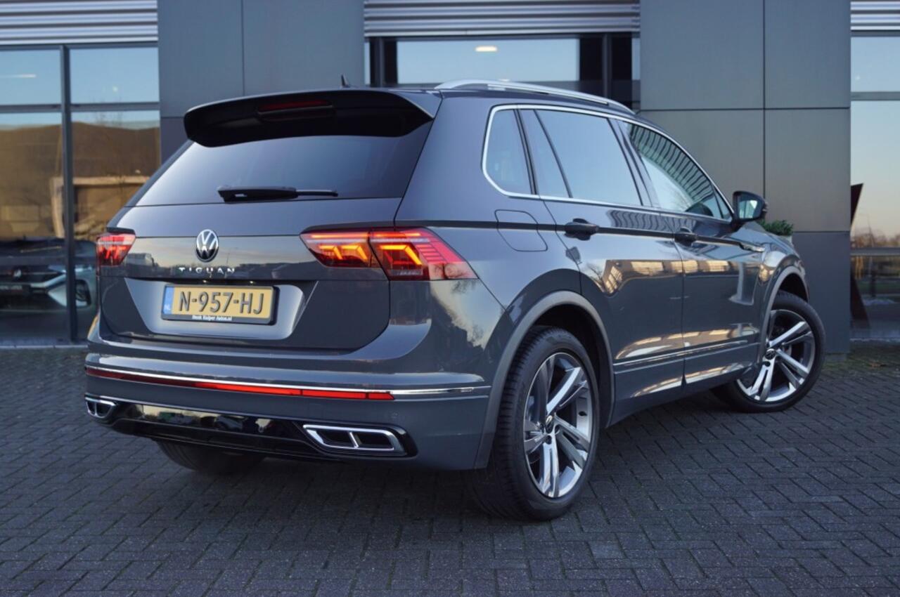 Volkswagen TIGUAN 1.5 TSI DSG R-Line / Leer /elekt. stoelen/ Panodak / IQ Led Matrix / Camera/ App-Connect