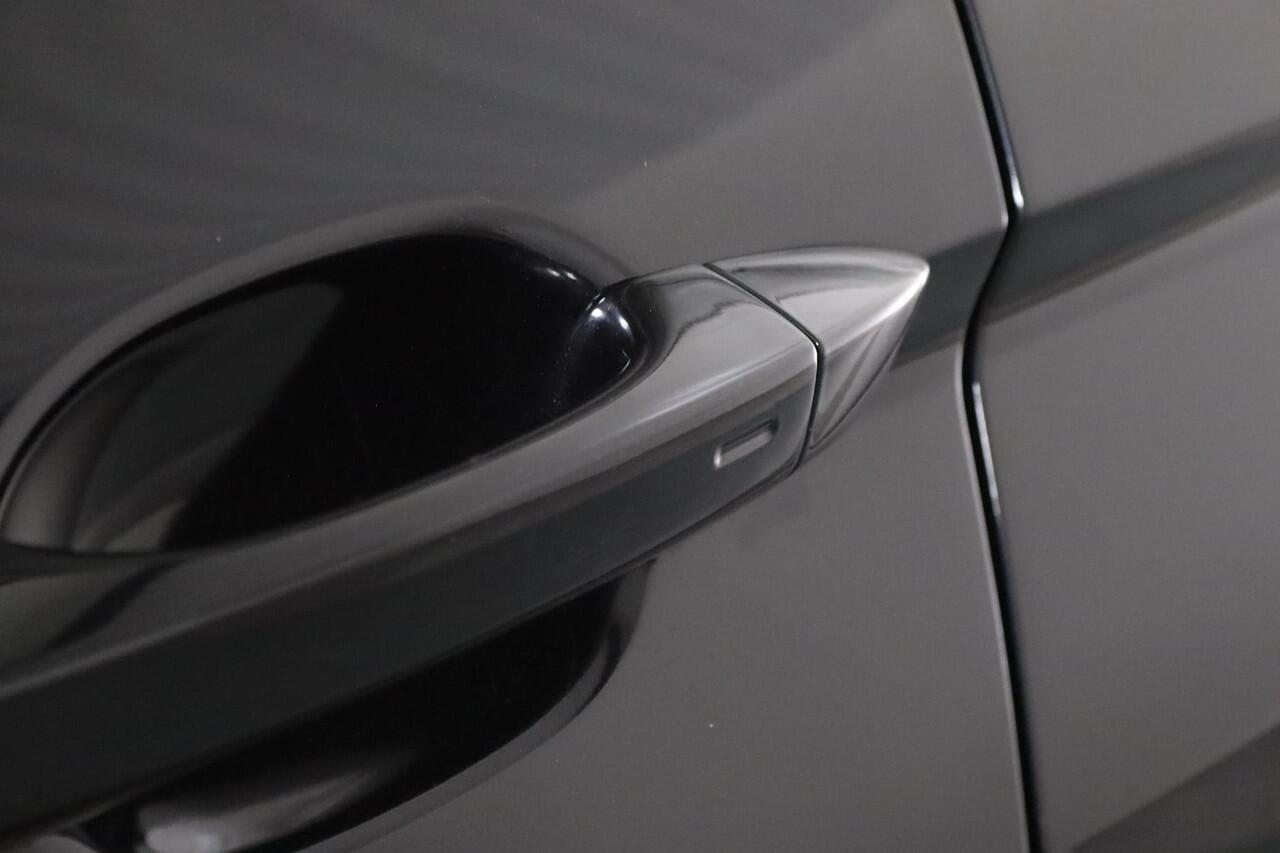 Volkswagen TIGUAN Allspace 1.5 TSI, Comfortline, 7-Persoons, Trekhaak, Stoelverwarming, ACC, Apple Carplay/ Android Auto, LED, Stoel Verwarming, Keyless, Navigatie,