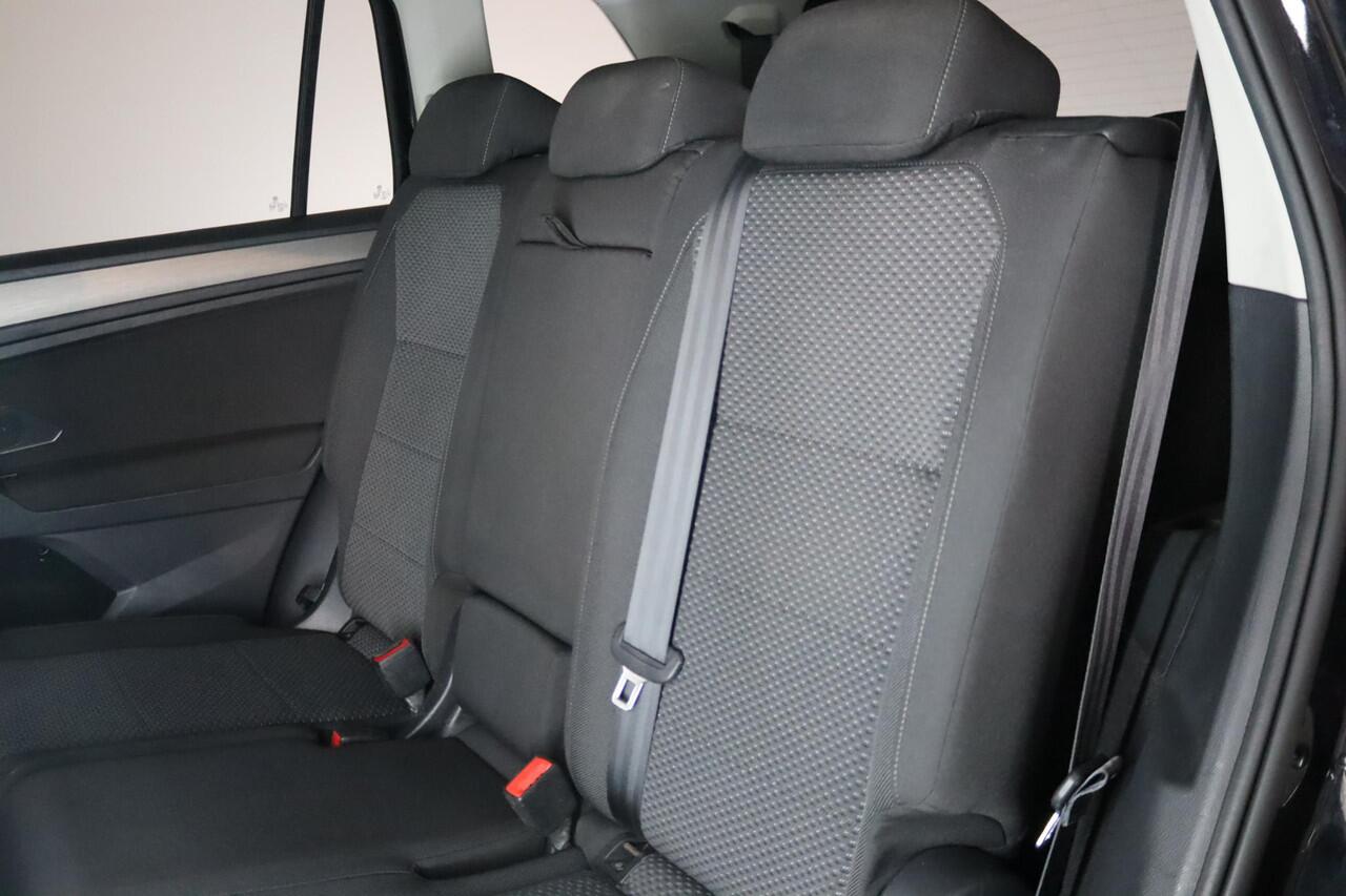 Volkswagen TIGUAN Allspace 1.5 TSI, Comfortline, 7-Persoons, Trekhaak, Stoelverwarming, ACC, Apple Carplay/ Android Auto, LED, Stoel Verwarming, Keyless, Navigatie,