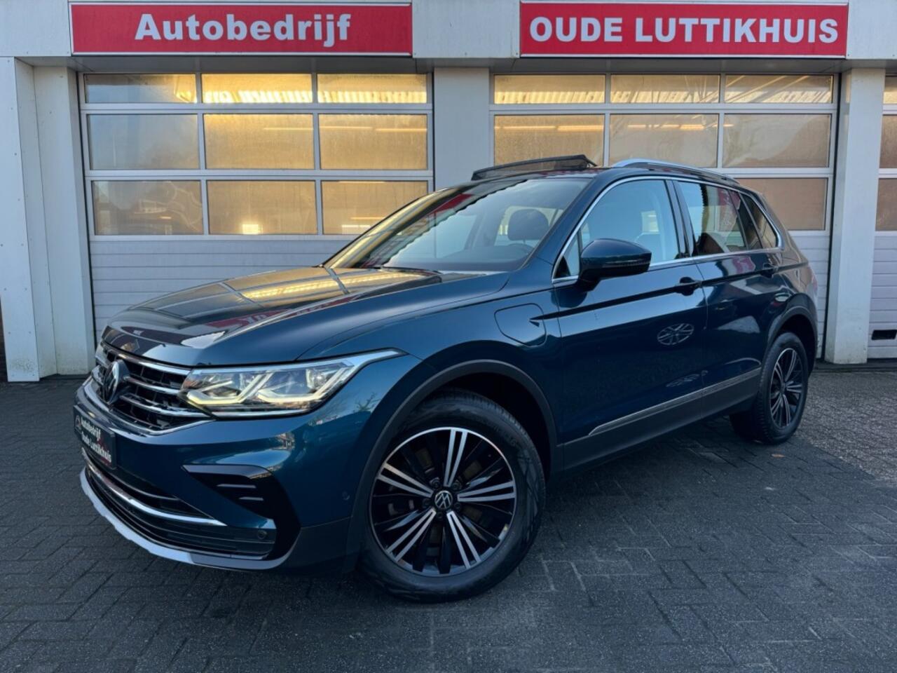 Volkswagen TIGUAN 1.4TSI eHybrid 245PK Elegance IQ-Light Virtual Camera ACC Trekhaak Navi