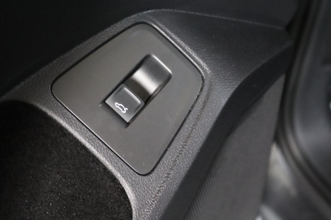 Volkswagen TIGUAN Allspace 1.5 TSI, 2x R-line, Blackstyle, 7-Persoons, Panoramadak, Head-up Display, ACC, Apple CarPlay/Android Auto, Digitale Cockpit, Stoelverwarming,