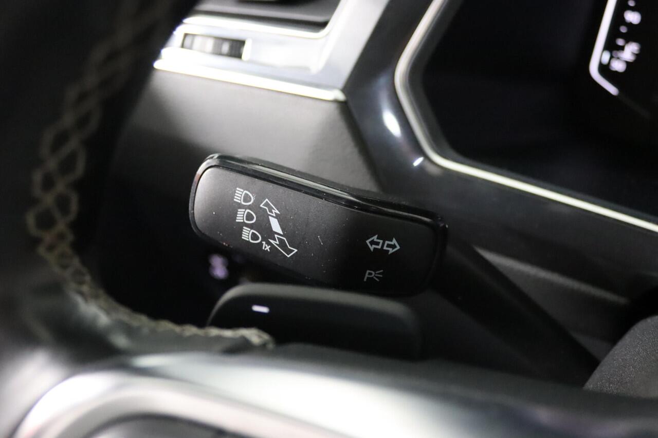 Volkswagen TIGUAN Allspace 1.5 TSI, 2x R-line, Blackstyle, 7-Persoons, Panoramadak, Head-up Display, ACC, Apple CarPlay/Android Auto, Digitale Cockpit, Stoelverwarming,