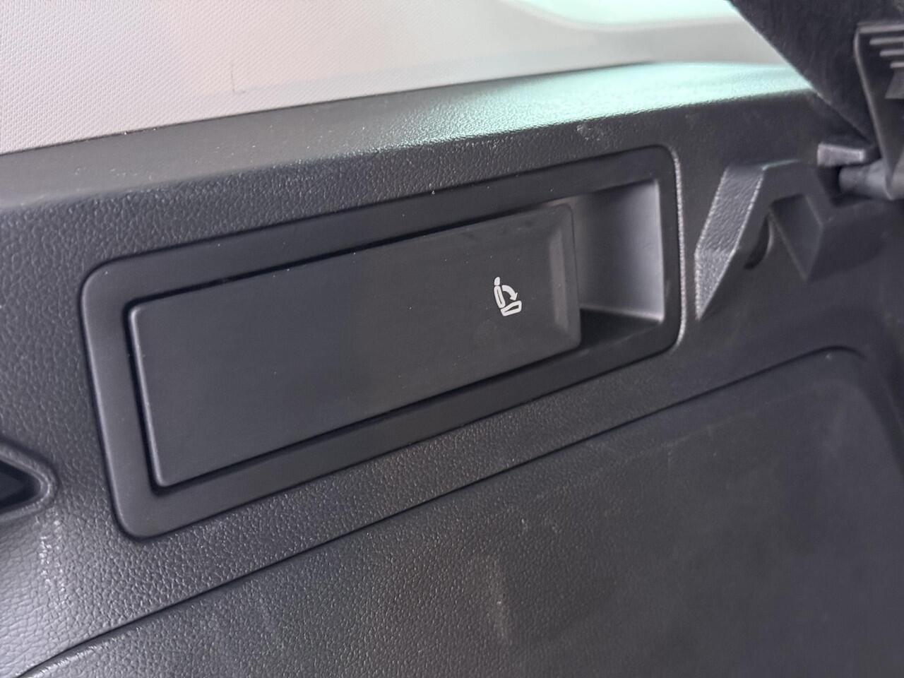 Volkswagen TIGUAN 1.4 TSI eHybrid VAN ¤29.900,- NU VOOR SLECHTS ¤26.877,- Uw LENTEVOORDEEL ¤3.023,- |PHEV| ELEK. ACHTERKLEP| DIGITAL DASH| ADAPTIVE CRUISE| RIJKLAAR INCL. 12 MND BOVAG GARANTIE