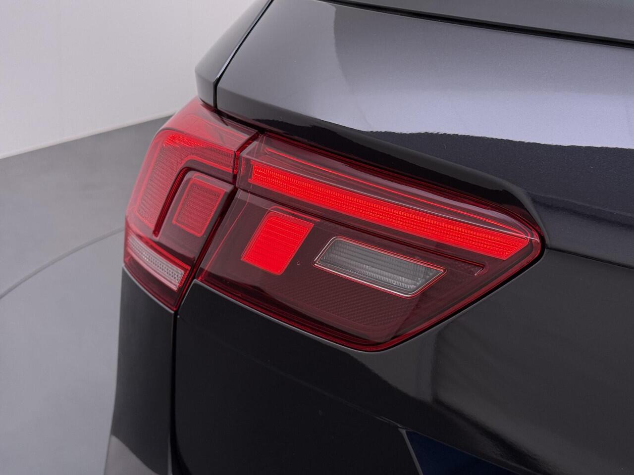 Volkswagen TIGUAN 1.4 TSI eHybrid VAN ¤29.900,- NU VOOR SLECHTS ¤26.877,- Uw LENTEVOORDEEL ¤3.023,- |PHEV| ELEK. ACHTERKLEP| DIGITAL DASH| ADAPTIVE CRUISE| RIJKLAAR INCL. 12 MND BOVAG GARANTIE