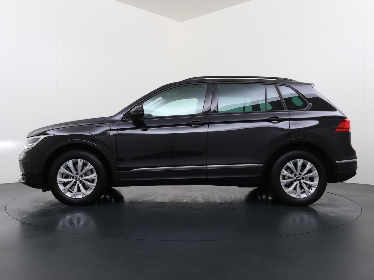 Volkswagen TIGUAN 1.4 TSI eHybrid VAN ¤29.900,- NU VOOR SLECHTS ¤26.877,- Uw LENTEVOORDEEL ¤3.023,- |PHEV| ELEK. ACHTERKLEP| DIGITAL DASH| ADAPTIVE CRUISE| RIJKLAAR INCL. 12 MND BOVAG GARANTIE
