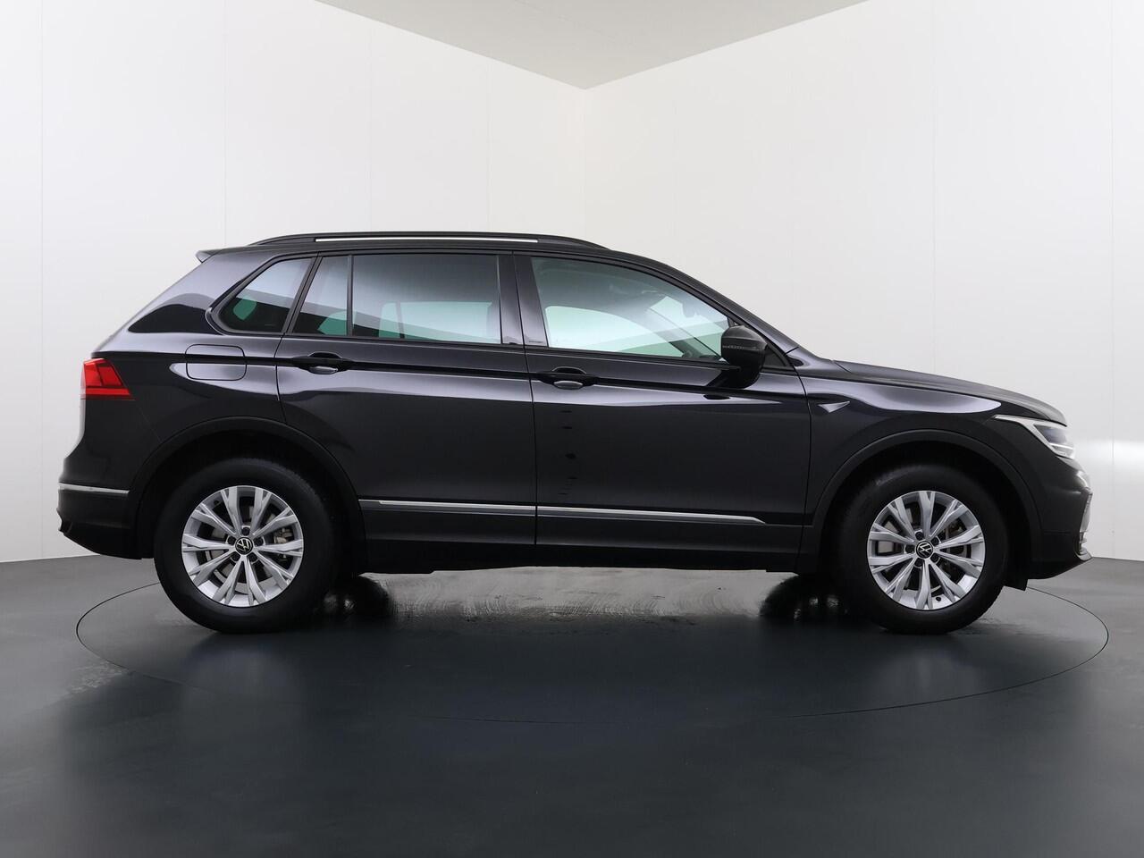 Volkswagen TIGUAN 1.4 TSI eHybrid VAN ¤29.900,- NU VOOR SLECHTS ¤26.877,- Uw LENTEVOORDEEL ¤3.023,- |PHEV| ELEK. ACHTERKLEP| DIGITAL DASH| ADAPTIVE CRUISE| RIJKLAAR INCL. 12 MND BOVAG GARANTIE