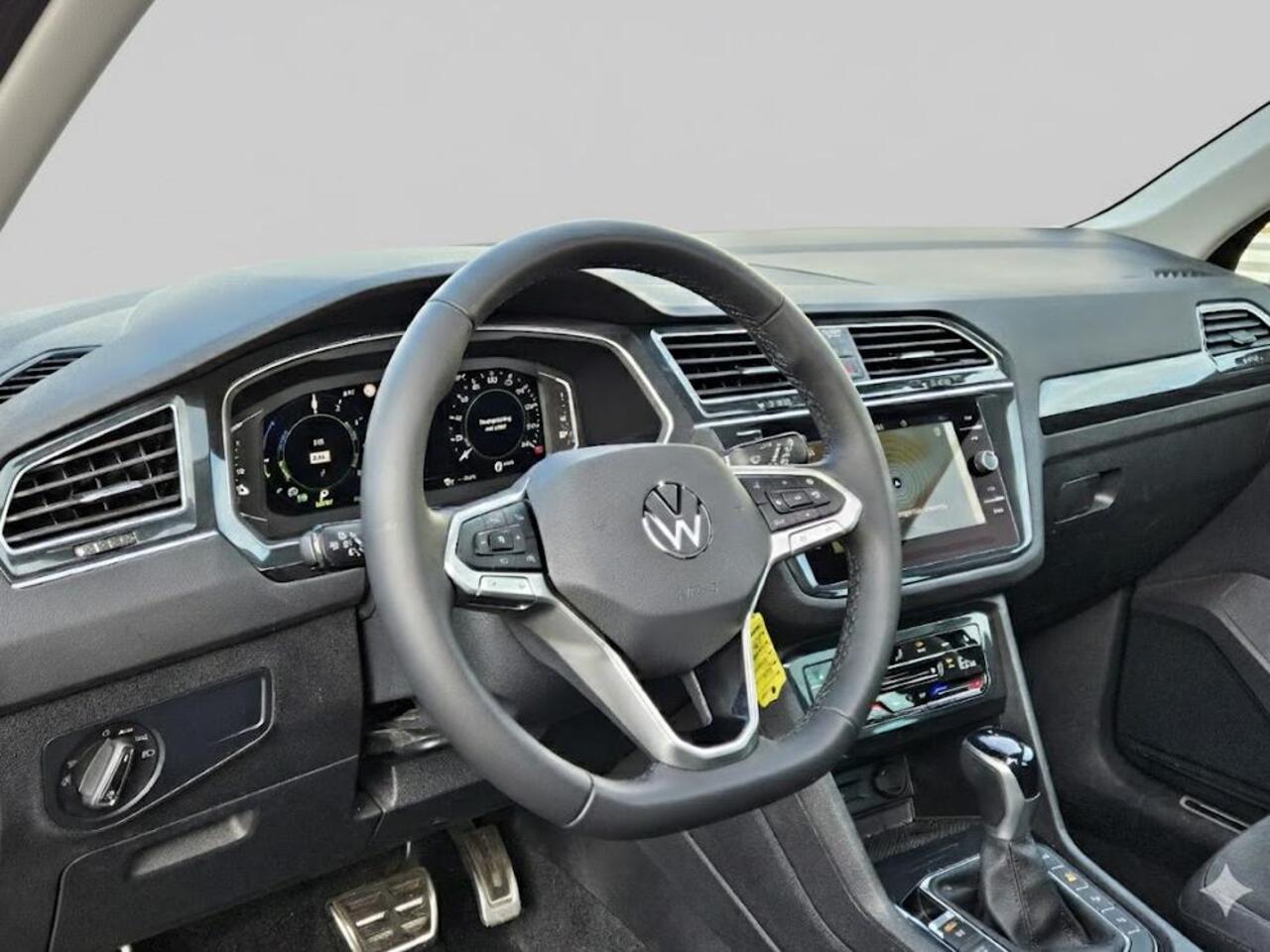 Volkswagen TIGUAN 1.4 TSI eHybrid Elegance Business+ Automaat |Trekhaak | Digitale tellerklok | Camera | Schuif/kanteldak | Cruise | PDC | Navigatie | Stoelverwarming