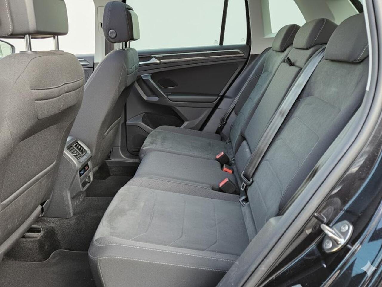 Volkswagen TIGUAN 1.4 TSI eHybrid Elegance Business+ Automaat |Trekhaak | Digitale tellerklok | Camera | Schuif/kanteldak | Cruise | PDC | Navigatie | Stoelverwarming