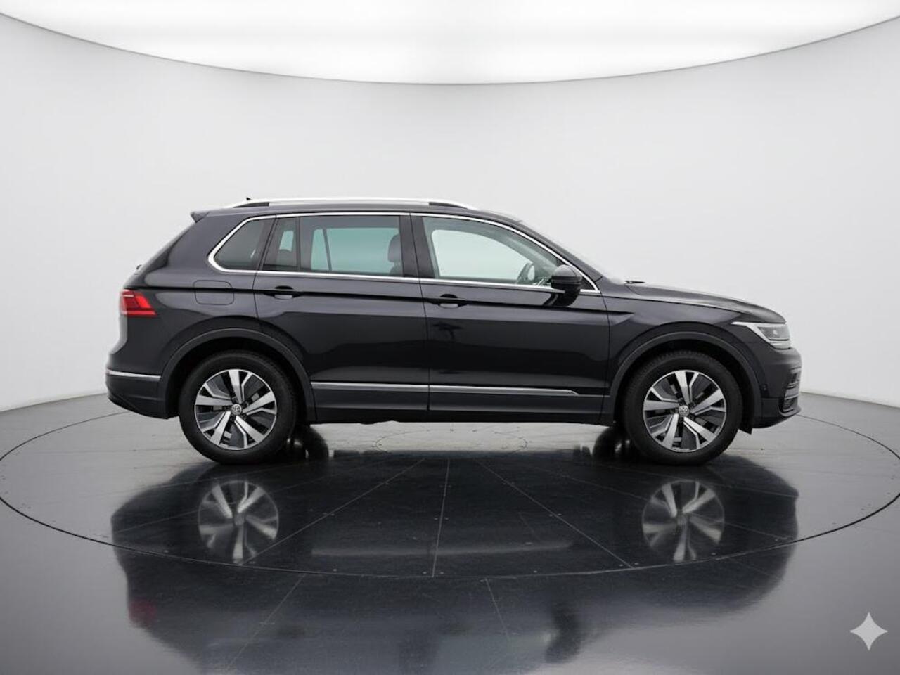 Volkswagen TIGUAN 1.4 TSI eHybrid Elegance Business+ Automaat |Trekhaak | Digitale tellerklok | Camera | Schuif/kanteldak | Cruise | PDC | Navigatie | Stoelverwarming