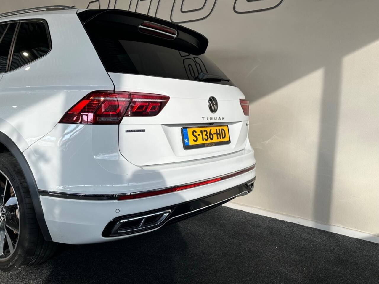 Volkswagen TIGUAN 2.0 TSI 4M. HL BUS R l 7PER l HUD l PANO l IQ LIGHT l CARPLAY l STOELVERW l 190PK l