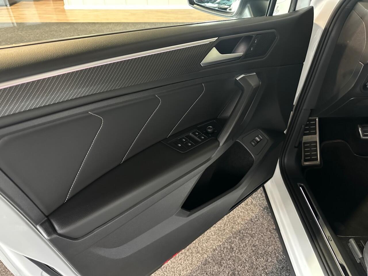 Volkswagen TIGUAN 2.0 TSI 4M. HL BUS R l 7PER l HUD l PANO l IQ LIGHT l CARPLAY l STOELVERW l 190PK l