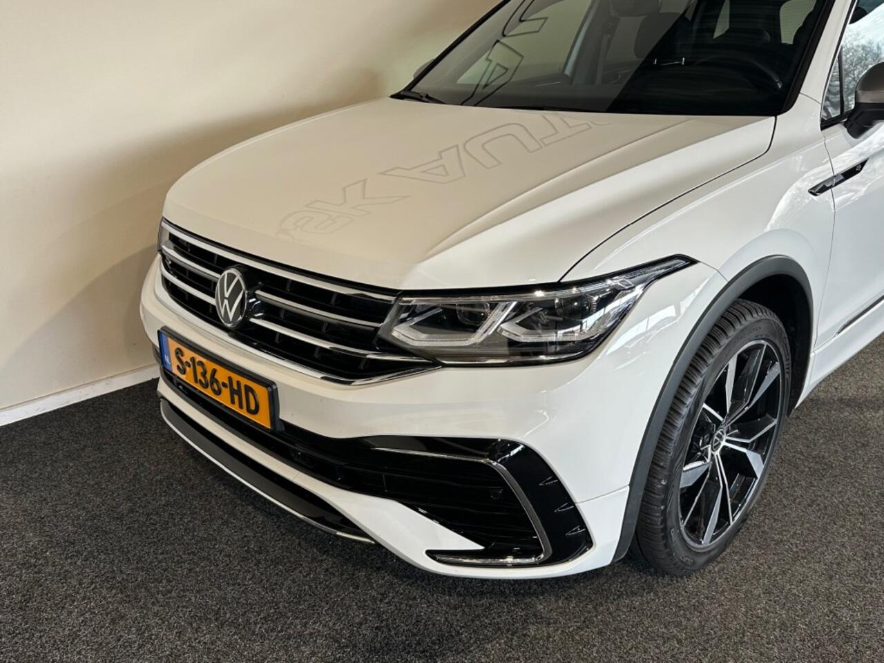 Volkswagen TIGUAN 2.0 TSI 4M. HL BUS R l 7PER l HUD l PANO l IQ LIGHT l CARPLAY l STOELVERW l 190PK l