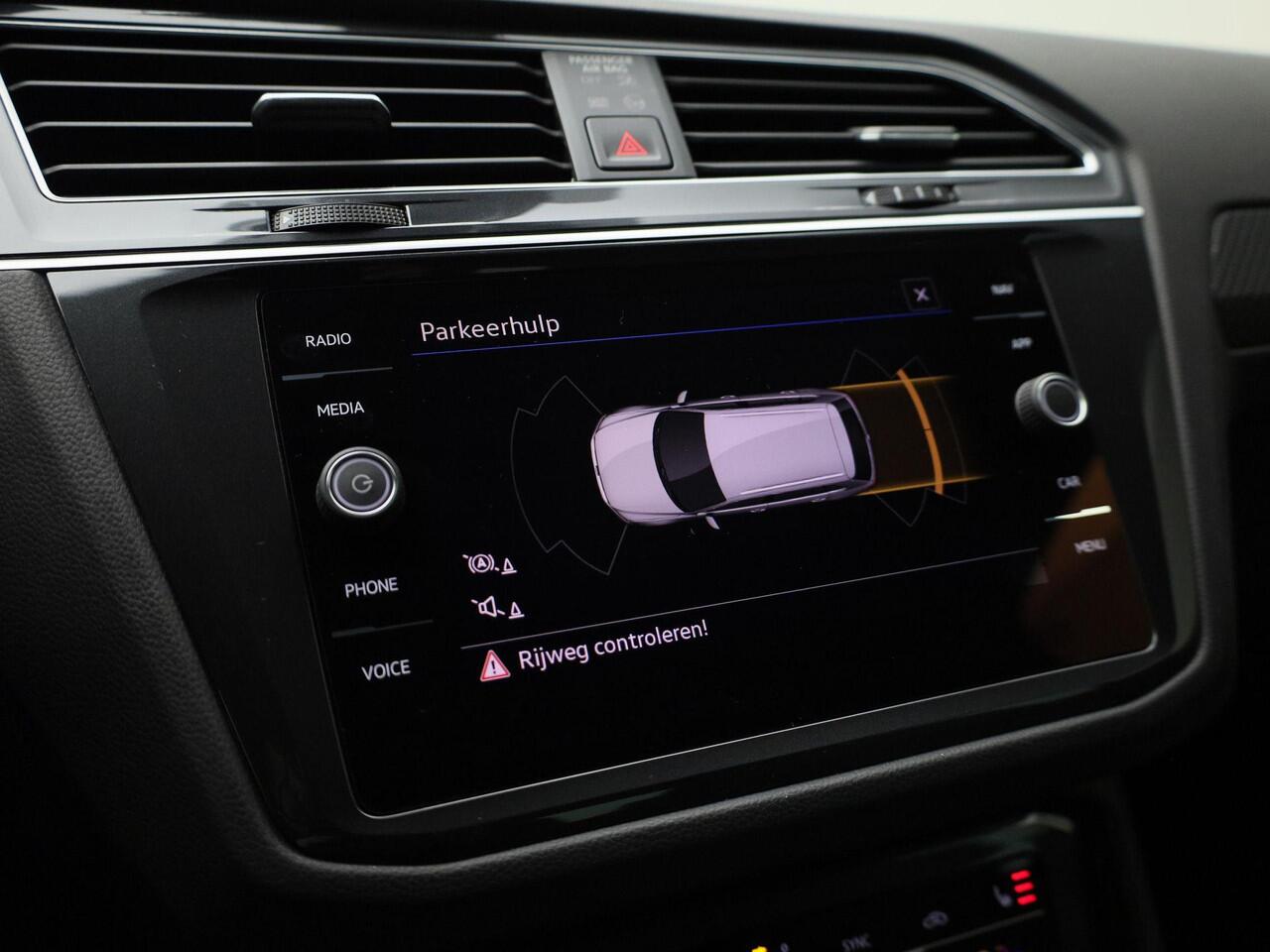 Volkswagen TIGUAN 1.5TSI/150PK R-Line DSG · Panoramadak · Navigatie · Camera + Parkeersensoren · Stoelverwarming ·