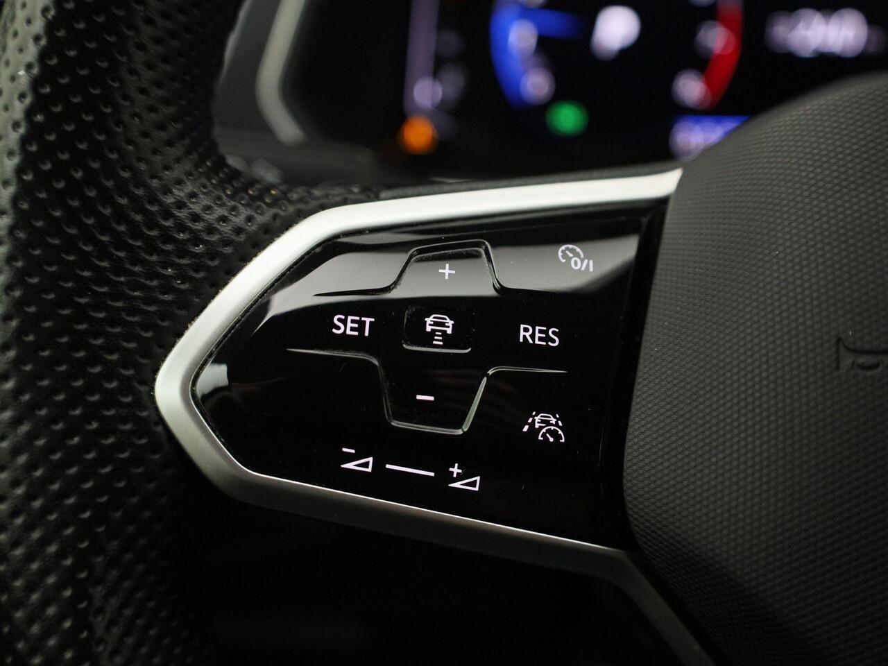 Volkswagen TIGUAN 1.5TSI/150PK R-Line DSG · Panoramadak · Navigatie · Camera + Parkeersensoren · Stoelverwarming ·