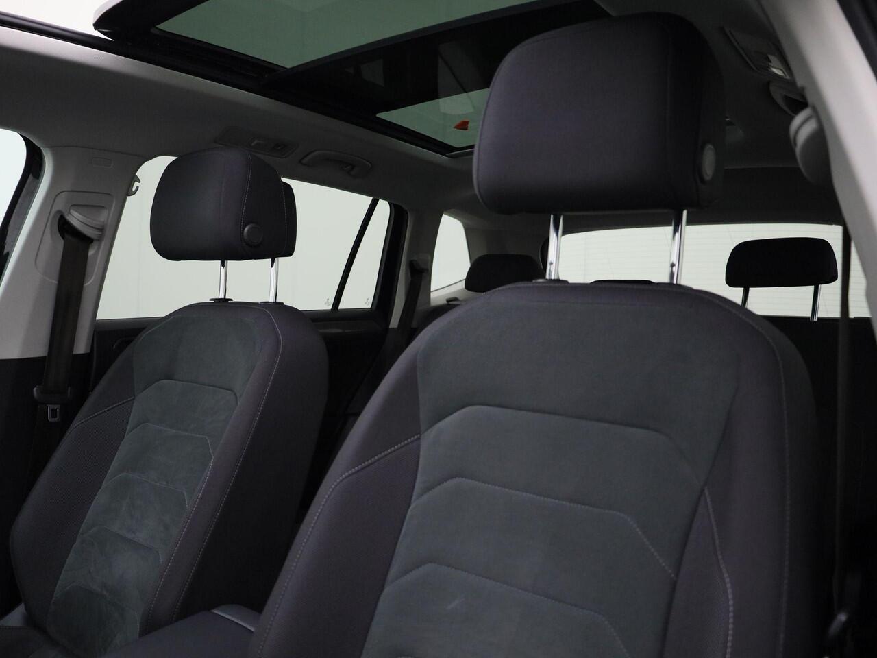 Volkswagen TIGUAN Allspace 1.5TSI/150PK DSG Comfortline Business · Panoramadak · Trekhaak · Camera · Apple/Android Car Play · Navigatie