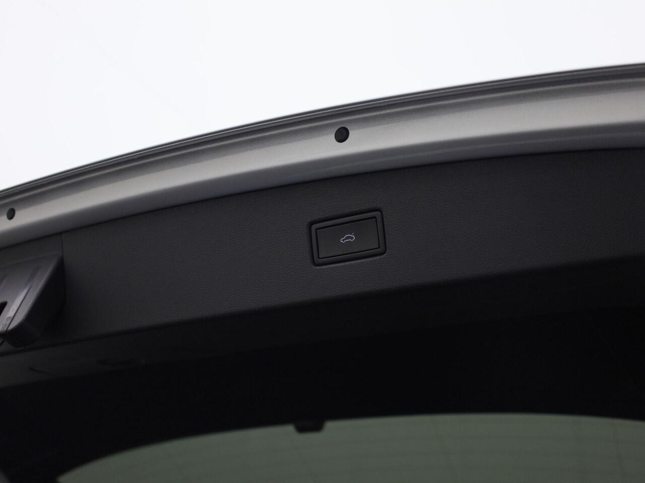 Volkswagen TIGUAN 1.5TSI/150PK R Line Black Style DSG · Panoramadak · Trekhaak · Apple/Android Car Play · Stoelverwarming ·