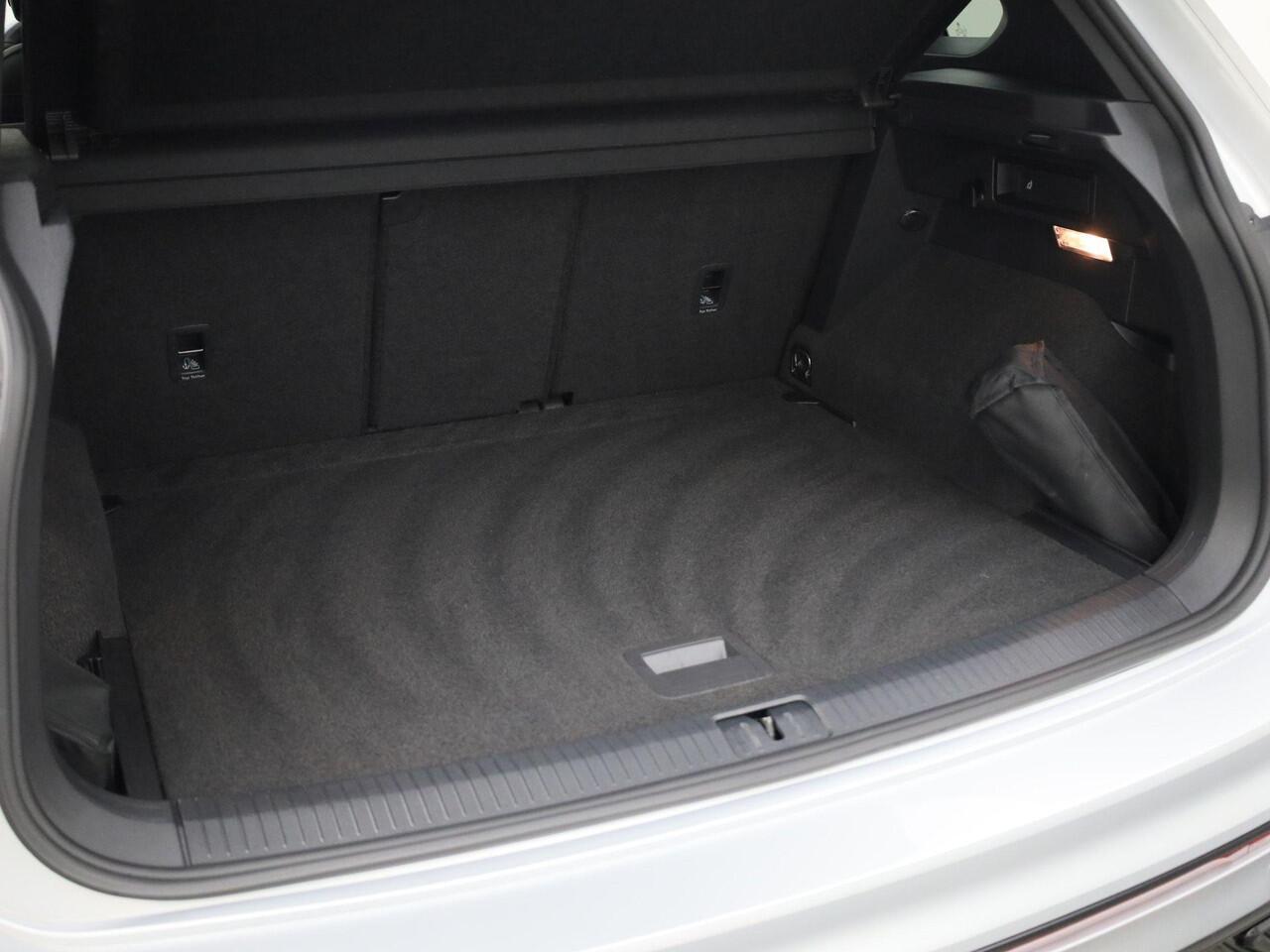 Volkswagen TIGUAN 1.5TSI/150PK R Line Black Style DSG · Panoramadak · Trekhaak · Apple/Android Car Play · Stoelverwarming ·