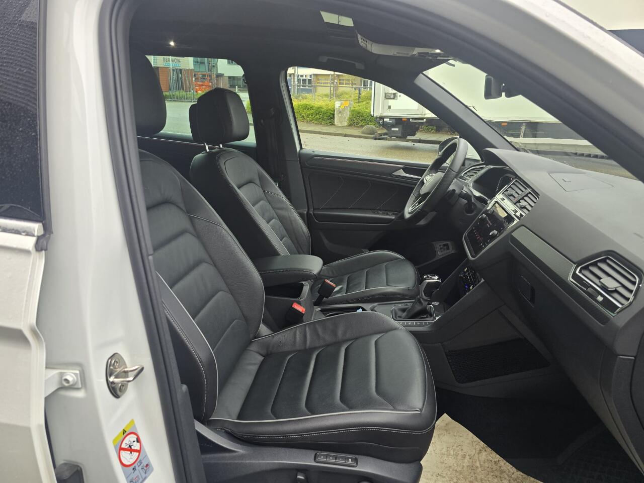 Volkswagen TIGUAN 1.4 TSI E HYBRID R LINE BUSINESS+ pano