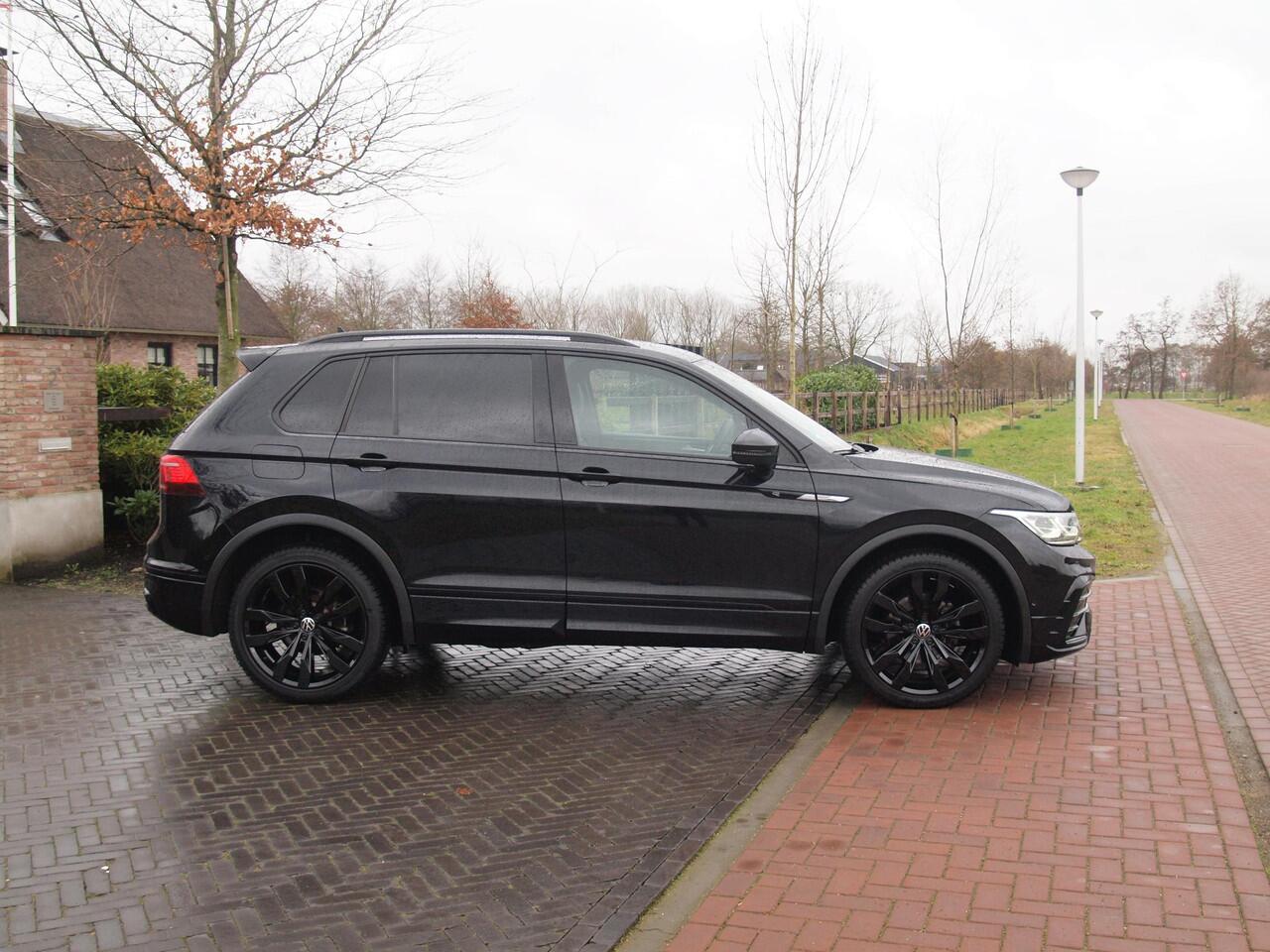 Volkswagen TIGUAN 1.5 TSI R-Line Business+ | Black Style | Sfeerverlichting | Leer | Virtual Cockpit | Apple Carplay | NL-Auto |