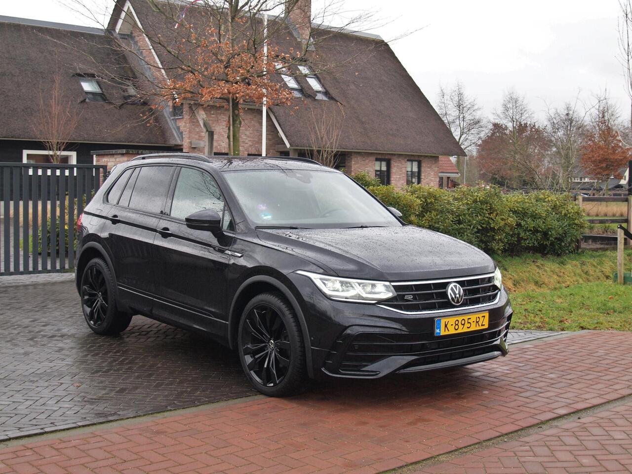Volkswagen TIGUAN 1.5 TSI R-Line Business+ | Black Style | Sfeerverlichting | Leer | Virtual Cockpit | Apple Carplay | NL-Auto |