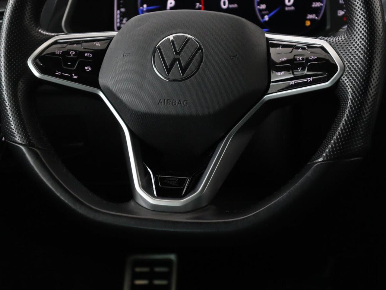 Volkswagen TIGUAN 1.5 TSI R-Line | Stoelverwarming | Adaptive cruise | Matrix LED | Keyless | 19'' | Parkeerhulp | Virtual Cockpit | Carplay | Navigatie | Climate control