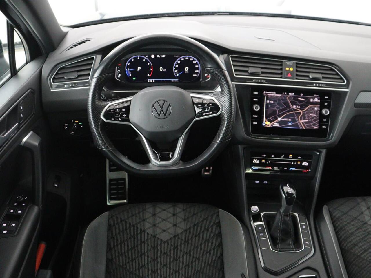 Volkswagen TIGUAN 1.5 TSI R-Line | Stoelverwarming | Adaptive cruise | Matrix LED | Keyless | 19'' | Parkeerhulp | Virtual Cockpit | Carplay | Navigatie | Climate control
