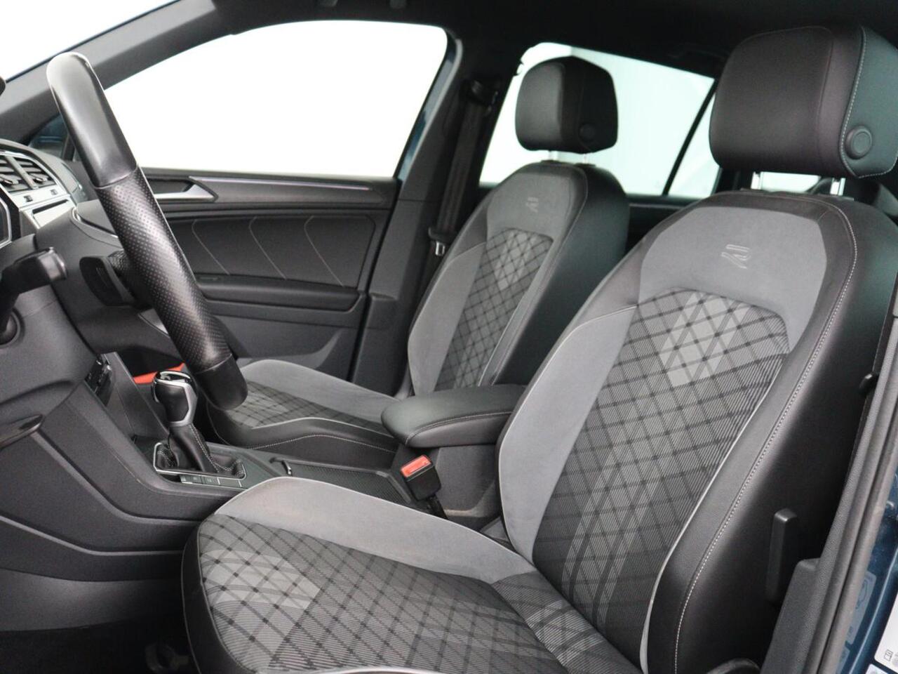 Volkswagen TIGUAN 1.5 TSI R-Line | Stoelverwarming | Adaptive cruise | Matrix LED | Keyless | 19'' | Parkeerhulp | Virtual Cockpit | Carplay | Navigatie | Climate control