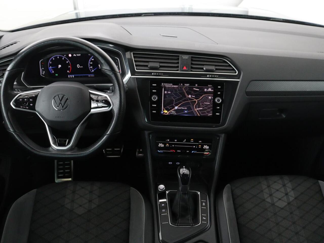 Volkswagen TIGUAN 1.5 TSI R-Line | Stoelverwarming | Adaptive cruise | Matrix LED | Keyless | 19'' | Parkeerhulp | Virtual Cockpit | Carplay | Navigatie | Climate control