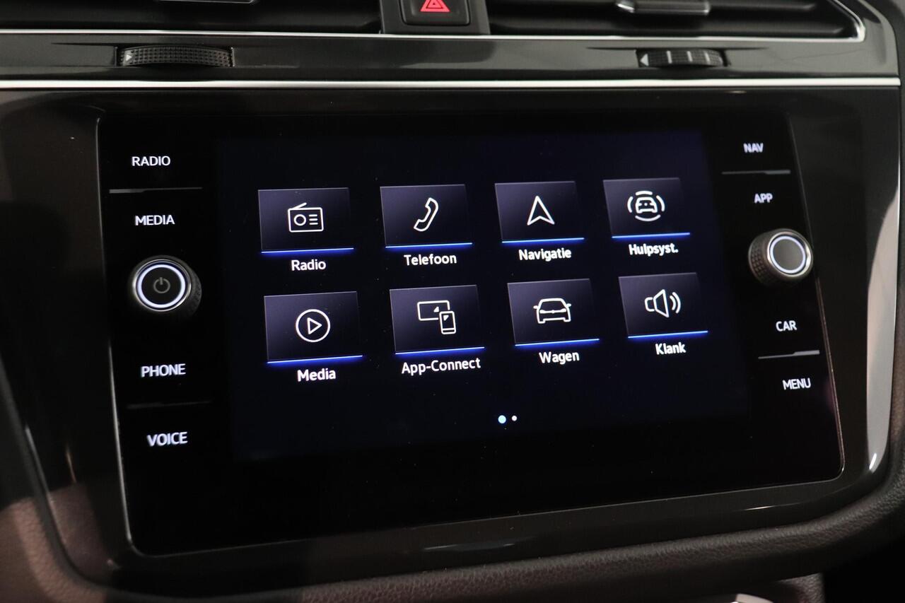 Volkswagen TIGUAN 1.5 TSI R-Line | Matrix LED | Black style | Trekhaak | AppleCarplay AndroidAuto Navigatie |