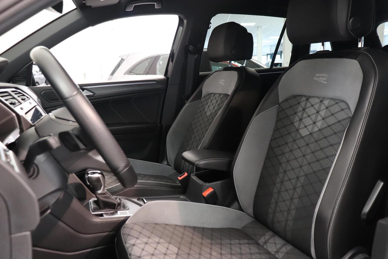 Volkswagen TIGUAN 1.5 TSI R-Line | Matrix LED | Black style | Trekhaak | AppleCarplay AndroidAuto Navigatie |