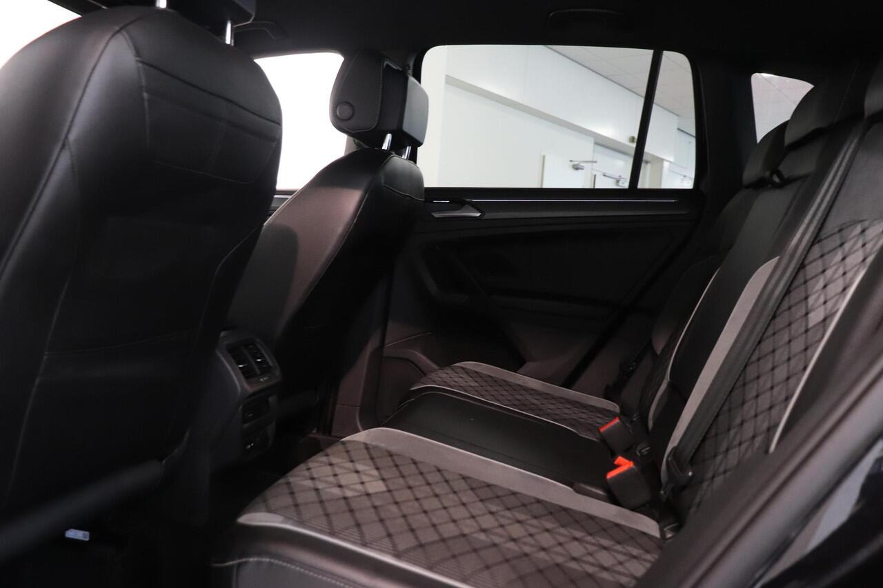 Volkswagen TIGUAN 1.5 TSI R-Line | Matrix LED | Black style | Trekhaak | AppleCarplay AndroidAuto Navigatie |