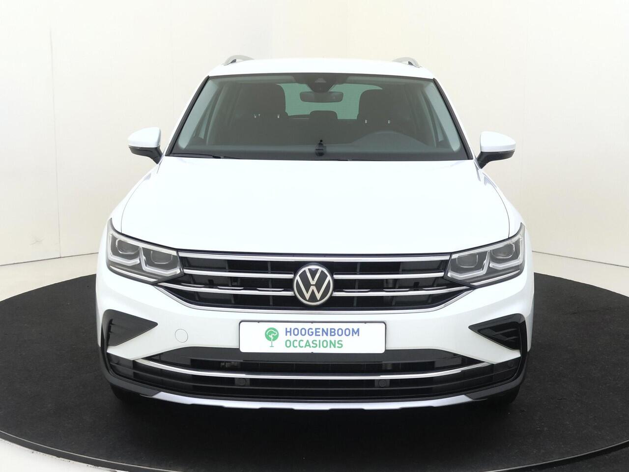 Volkswagen TIGUAN 1.4 TSI eHybrid Elegance | SoH 92% | Trekhaak | Stoel- en stuurwielverwarming | Digital cockpit Pro | Navigatie | Adaptieve cruise control | LED matrix verlichting | CarPlay |