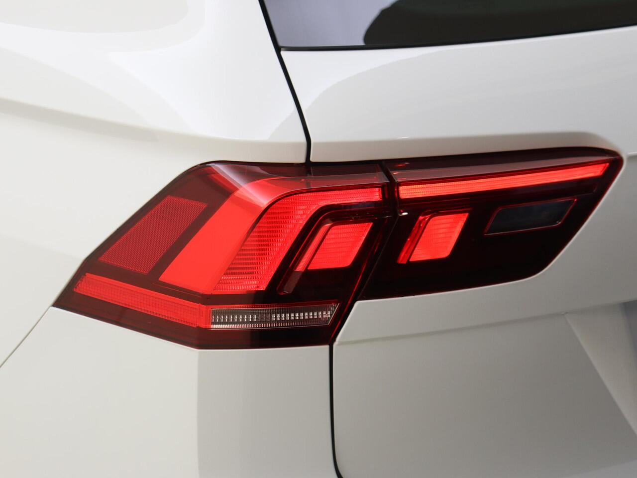 Volkswagen TIGUAN 1.4 TSI eHybrid Elegance | SoH 92% | Trekhaak | Stoel- en stuurwielverwarming | Digital cockpit Pro | Navigatie | Adaptieve cruise control | LED matrix verlichting | CarPlay |