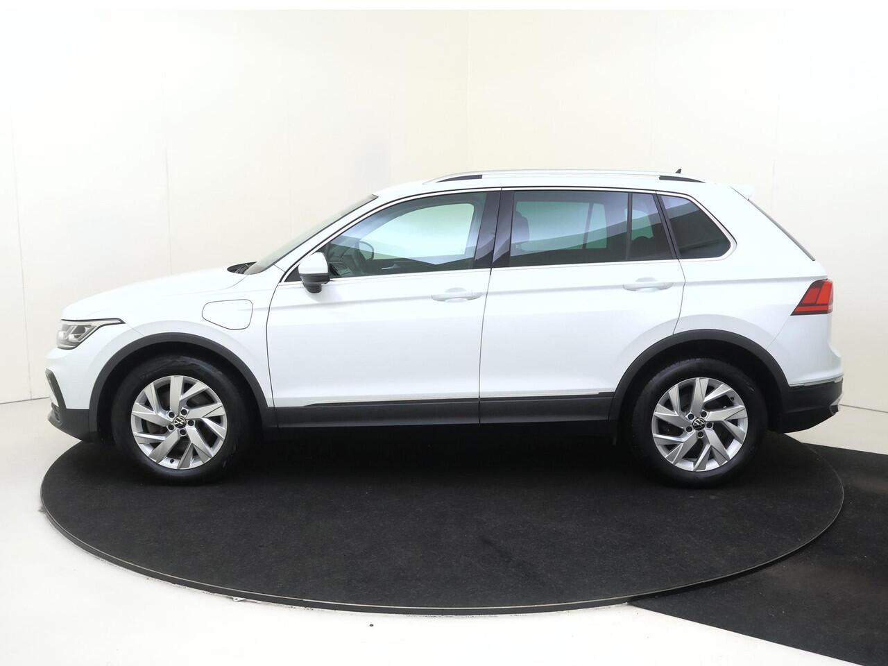 Volkswagen TIGUAN 1.4 TSI eHybrid Elegance | SoH 92% | Trekhaak | Stoel- en stuurwielverwarming | Digital cockpit Pro | Navigatie | Adaptieve cruise control | LED matrix verlichting | CarPlay |