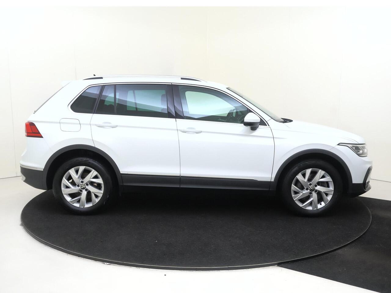 Volkswagen TIGUAN 1.4 TSI eHybrid Elegance | SoH 92% | Trekhaak | Stoel- en stuurwielverwarming | Digital cockpit Pro | Navigatie | Adaptieve cruise control | LED matrix verlichting | CarPlay |
