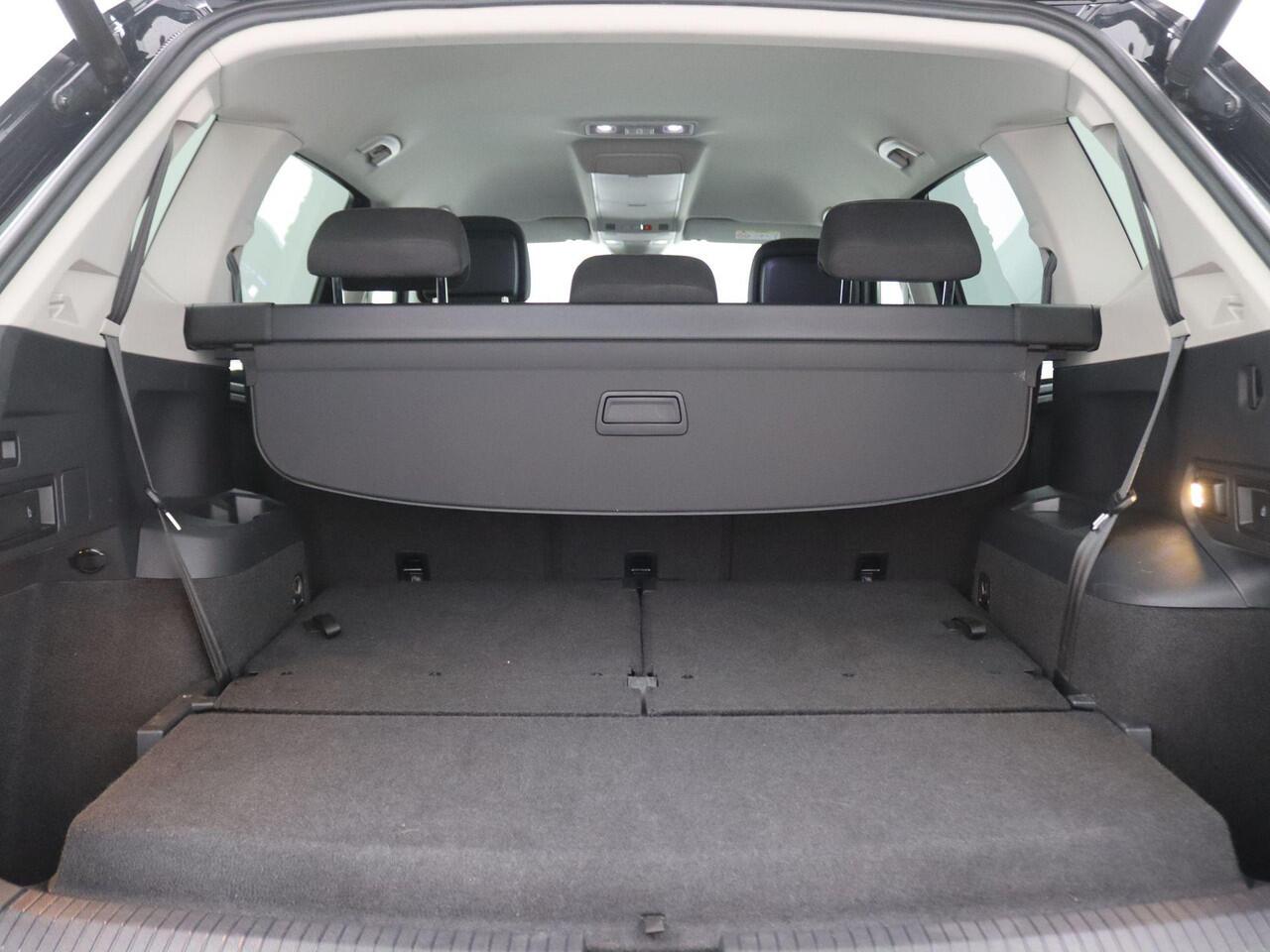 Volkswagen TIGUAN Allspace 1.5 TSI Highline Business R 7p. 150PK DSG R-line, Trekhaak, 20", Black Style, Head-Up Display, Achteruitrijcamera, Alarm, Keyless