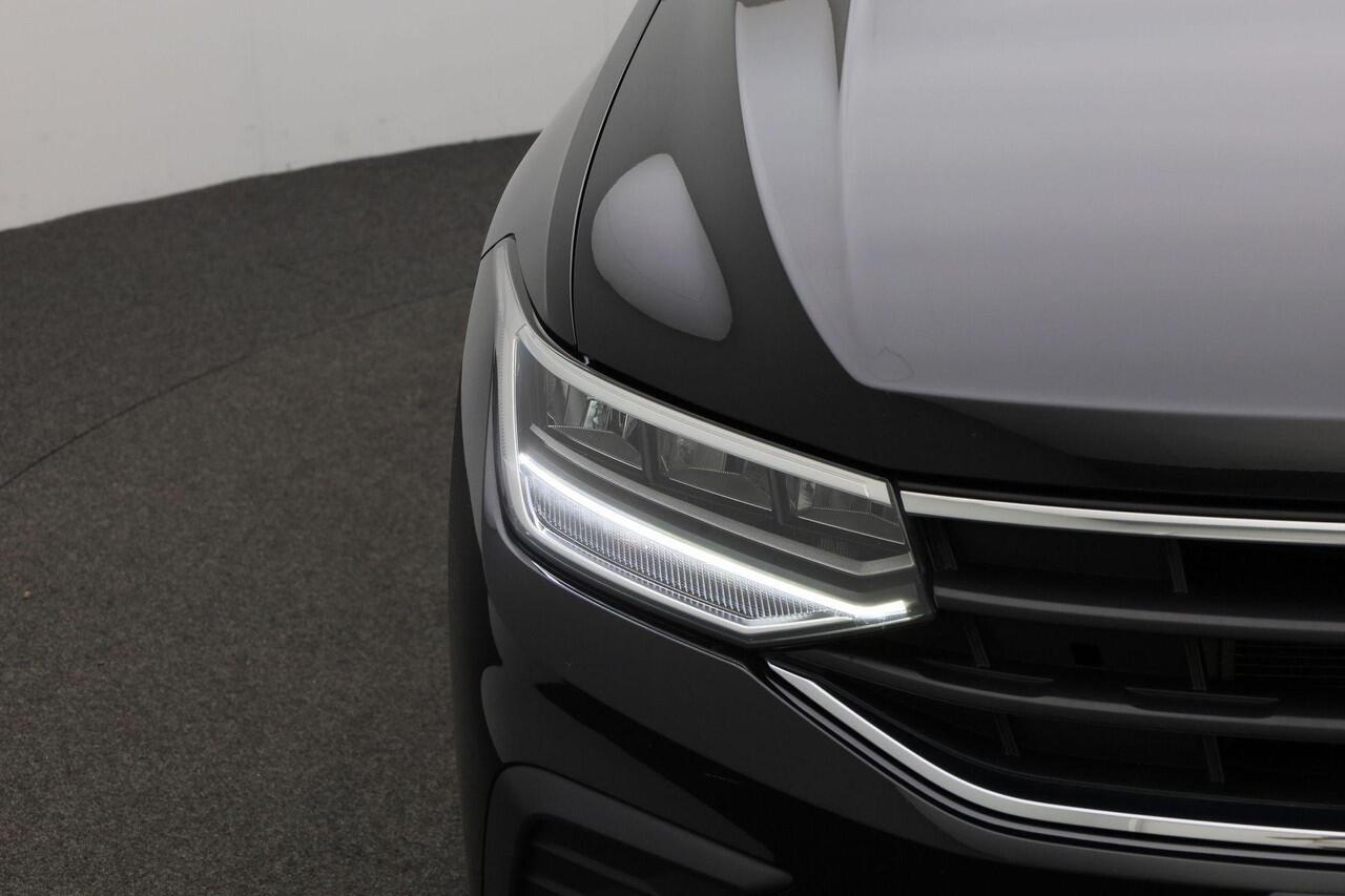 Volkswagen TIGUAN 1.4 TSI 245 pk DSG eHybrid Active Business | Panoramadak | Adaptief onderstel | Stuur-/stoelverwarming | Adaptive Cruise |
