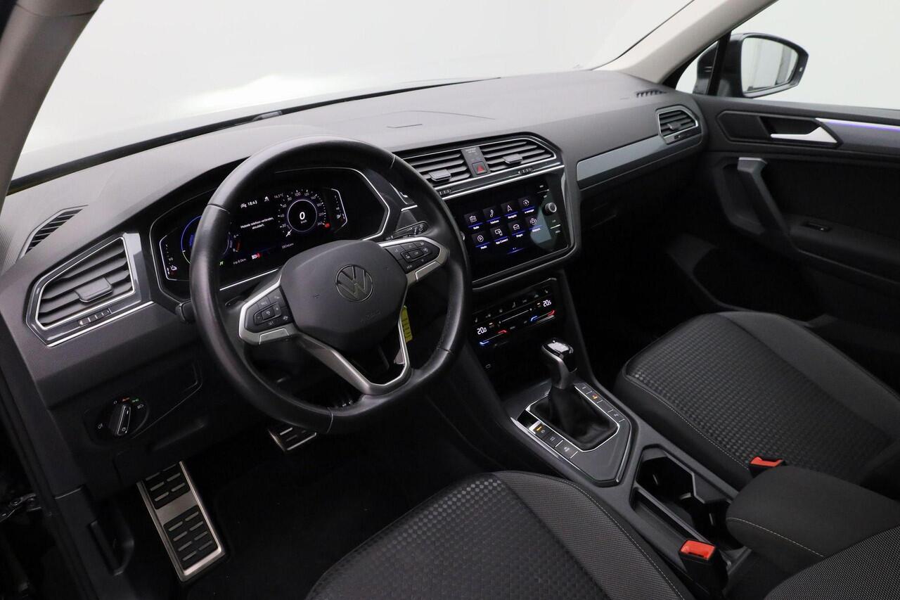 Volkswagen TIGUAN 1.4 TSI 245 pk DSG eHybrid Active Business | Panoramadak | Adaptief onderstel | Stuur-/stoelverwarming | Adaptive Cruise |