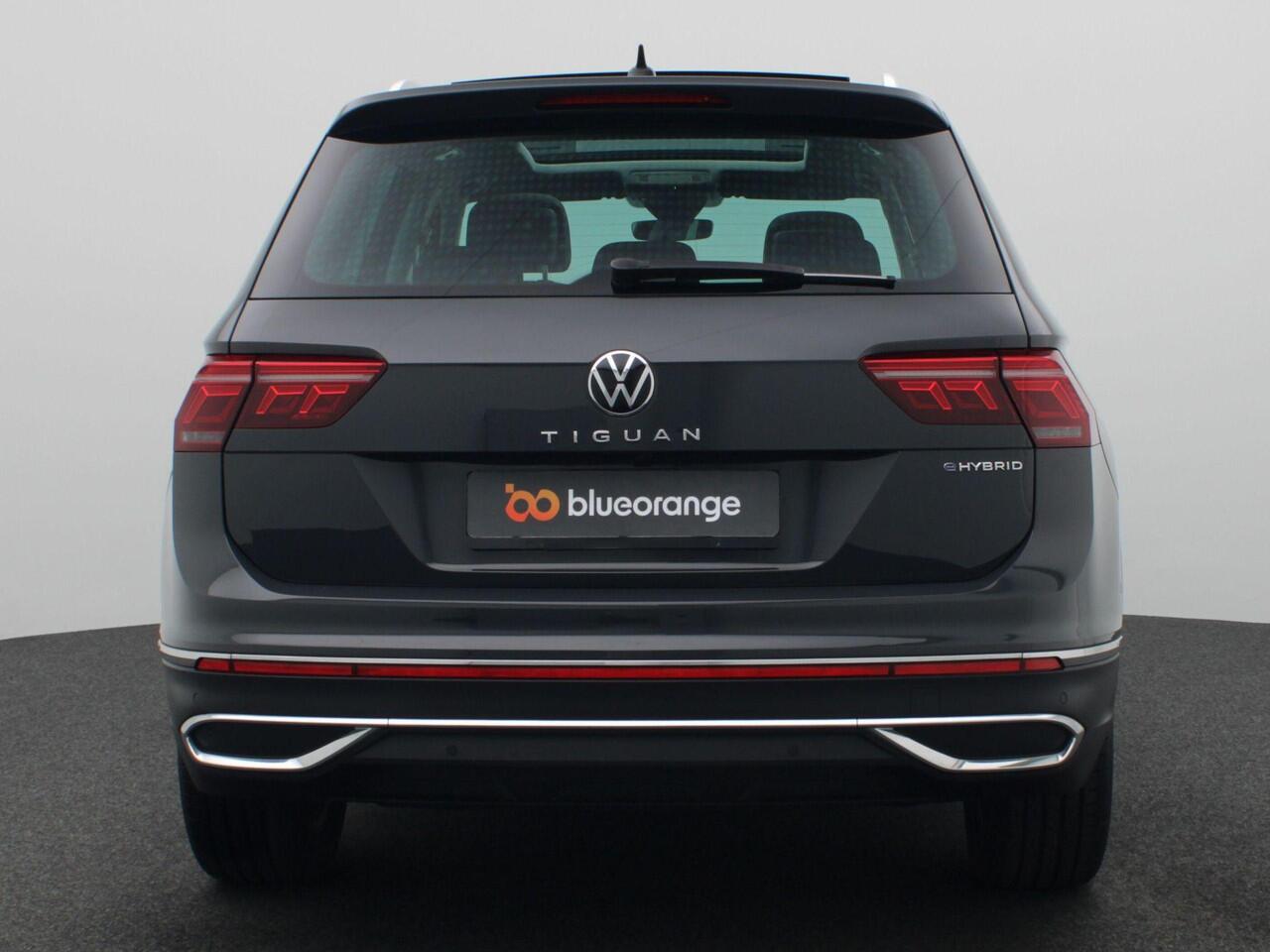 Volkswagen TIGUAN 1.4 TSI eHybrid Elegance 245PK DSG Pano-Schuifdak, Ergo Active, Keyless, Elektr. Achterklep, Adaptieve Cruise, Achteruitrijcamera, Side Assist, 18" LM Velgen