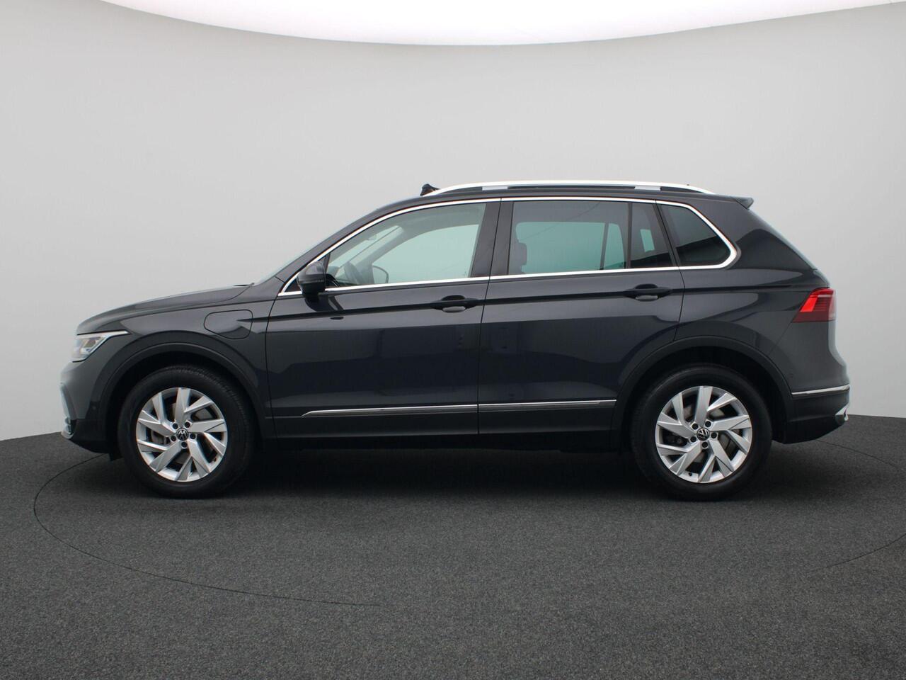 Volkswagen TIGUAN 1.4 TSI eHybrid Elegance 245PK DSG Pano-Schuifdak, Ergo Active, Keyless, Elektr. Achterklep, Adaptieve Cruise, Achteruitrijcamera, Side Assist, 18" LM Velgen