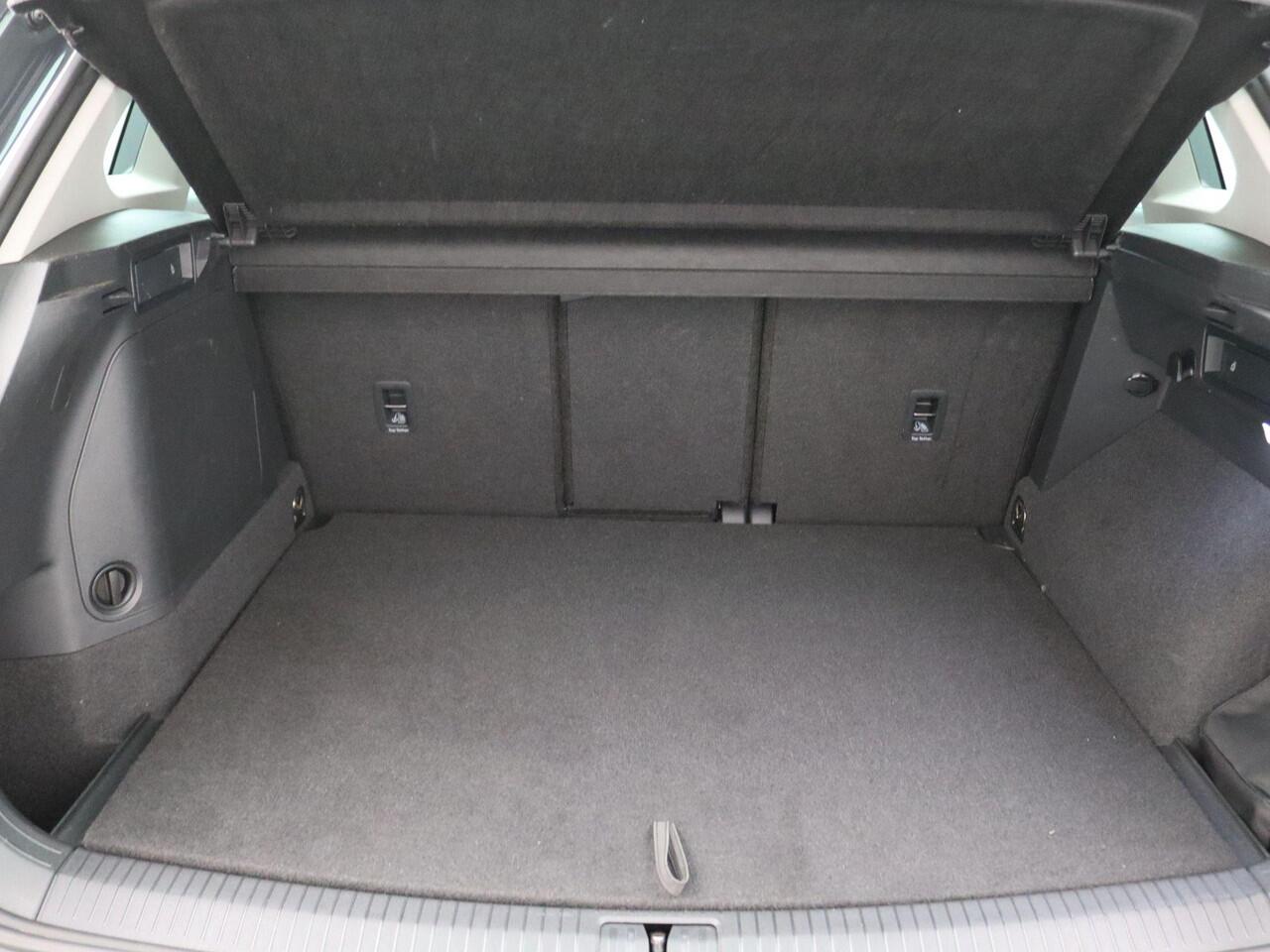 Volkswagen TIGUAN 1.4 TSI eHybrid Elegance 245PK DSG Pano-Schuifdak, Ergo Active, Keyless, Elektr. Achterklep, Adaptieve Cruise, Achteruitrijcamera, Side Assist, 18" LM Velgen