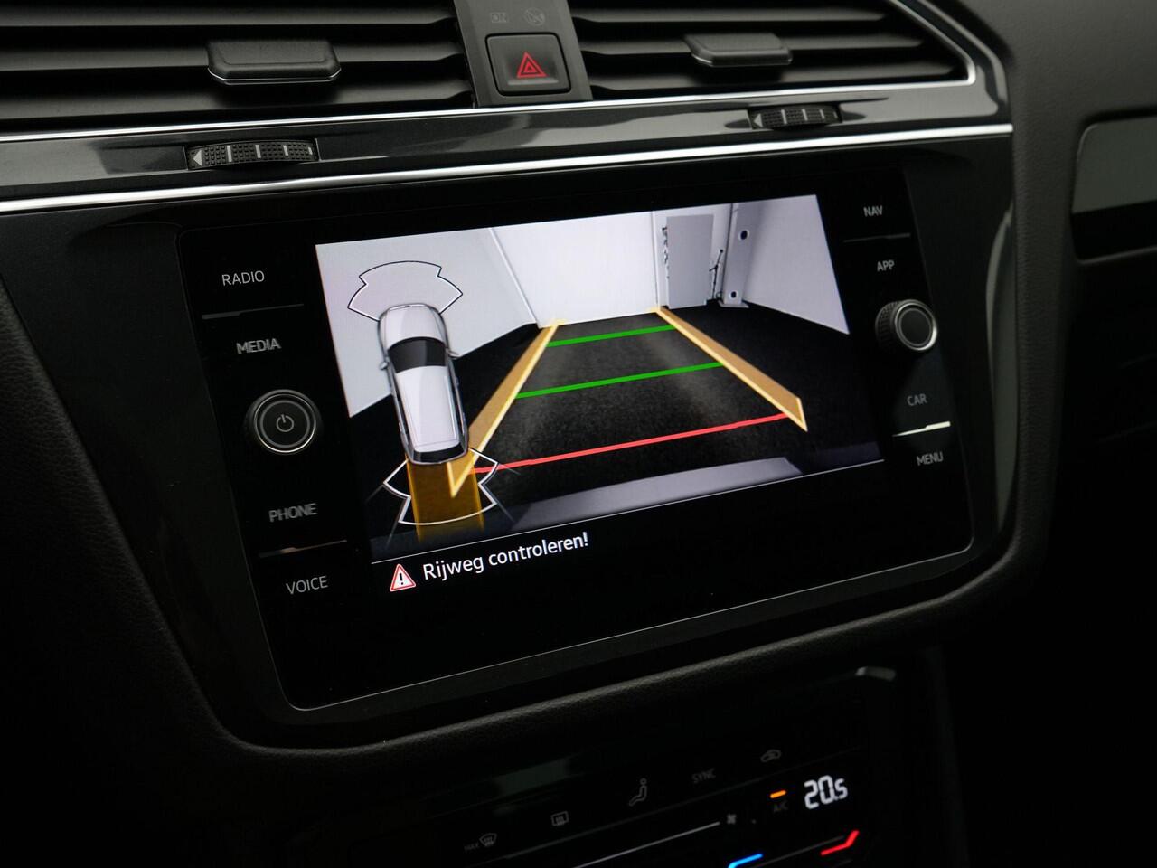 Volkswagen TIGUAN 1.4 TSI 245 pk DSG eHybrid Elegance | Panoramadak | Achteruitrijcamera | Navigatie | Alcantara | Keyless Entry