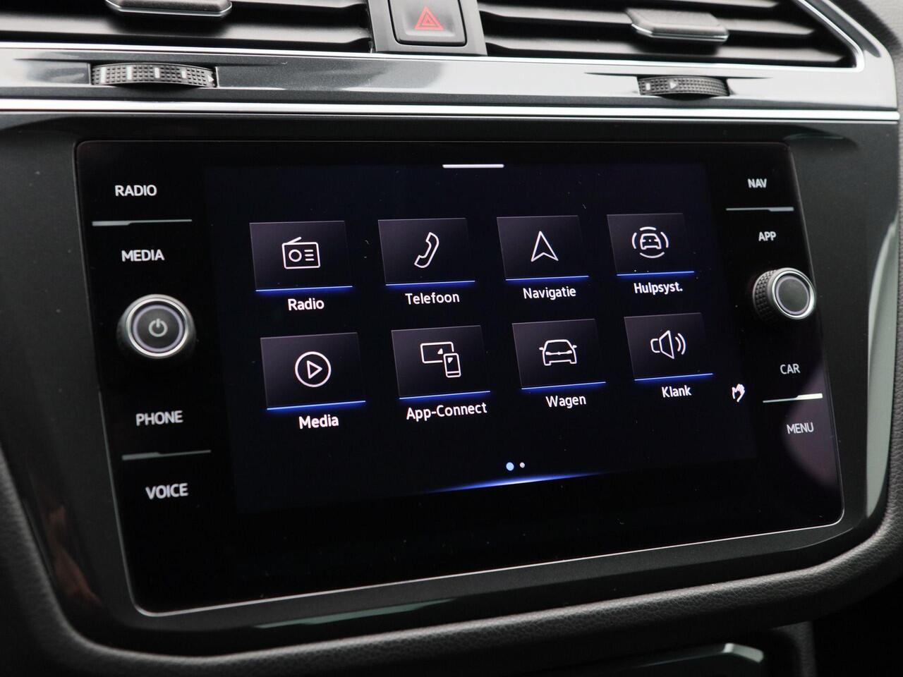 Volkswagen TIGUAN 1.5 TSi 150 Pk Automaat Life Business | Camera | Carplay | Elektrische Achterklep | Privacy Glass | Stoel Verwarming | Navigatiesysteem | 17 Inch