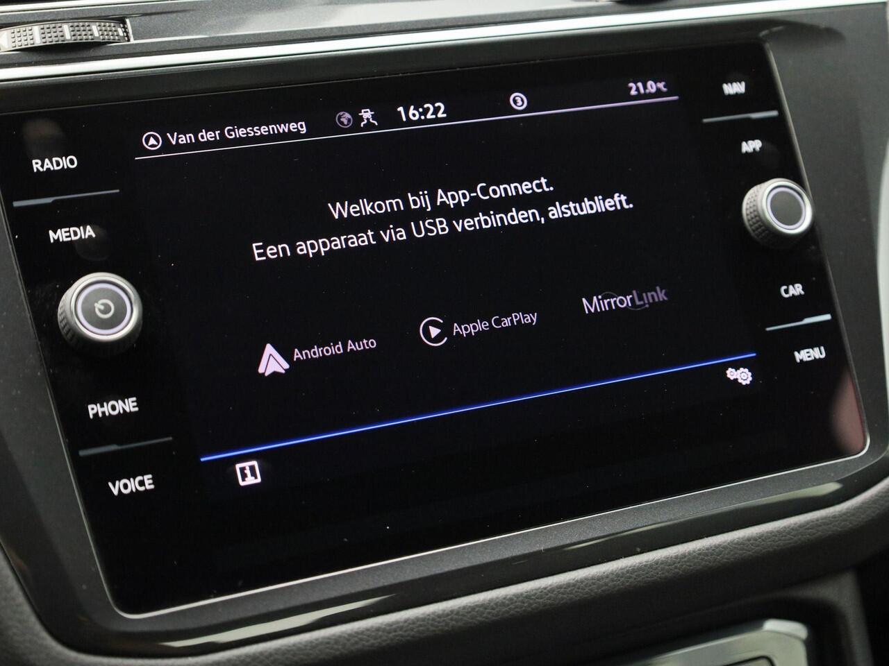 Volkswagen TIGUAN 1.5TSI/150PK R-Line DSG · Trekhaak · Navigatie · Camera + Parkeersensoren