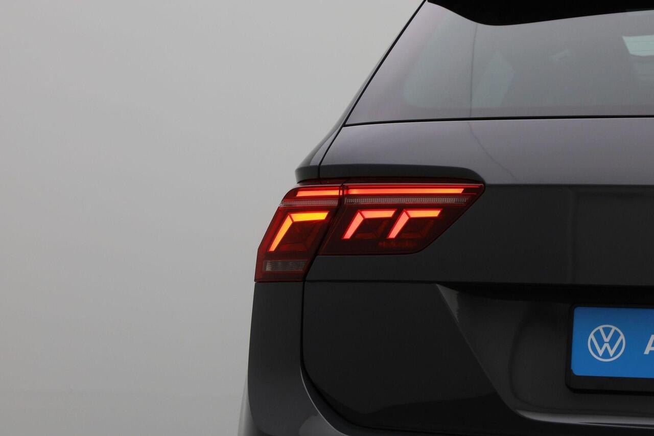 Volkswagen TIGUAN 1.5 TSI 150 pk DSG R-Line Business+ | Panoramadak | IQ Light | Achteruitrijcamera | Navigatie | Adaptive Cruise | Keyless Entry